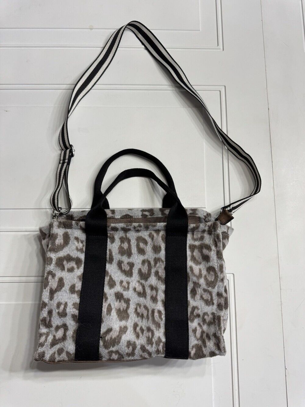 Jen & Co Animal Print Vegan Purse Leopard Print Faux Fur Shoulder Strap